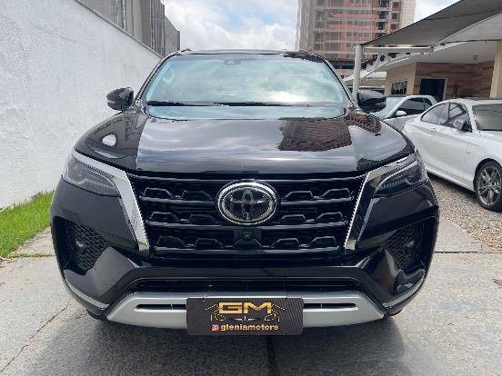 TOYOTA HILUX SW4 2.8 D-4D TURBO DIESEL SRX 7L 4X4 AUTOMÁTICO
